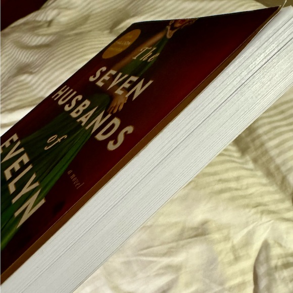 The Seven Husbands of Evelyn Hugo by Taylor Jenkins Reid - Picture 3 of 3